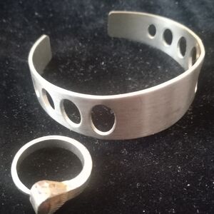 Rare Signed Capewell Ring Bracelet